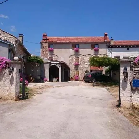 In 33579 * Pula