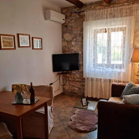 In 33579 Pula